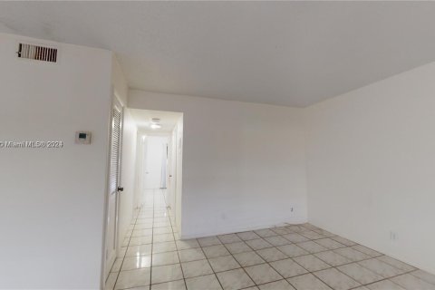 Condominio en venta en Hallandale Beach, Florida, 2 dormitorios, 92.9 m2 № 1864876 - foto 23