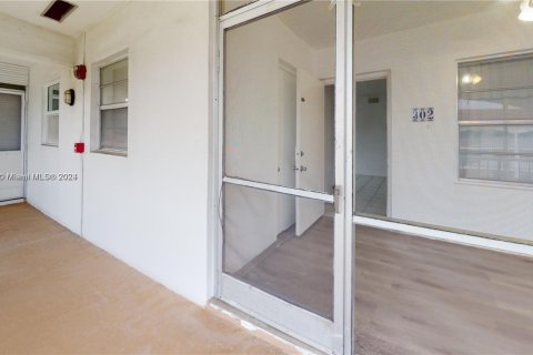 Condominio en venta en Hallandale Beach, Florida, 2 dormitorios, 92.9 m2 № 1864876 - foto 16