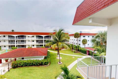 Condominio en venta en Hallandale Beach, Florida, 2 dormitorios, 92.9 m2 № 1864876 - foto 9