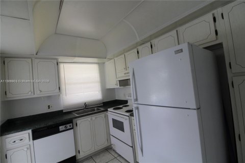 Condominio en venta en Hallandale Beach, Florida, 2 dormitorios, 92.9 m2 № 1864876 - foto 27