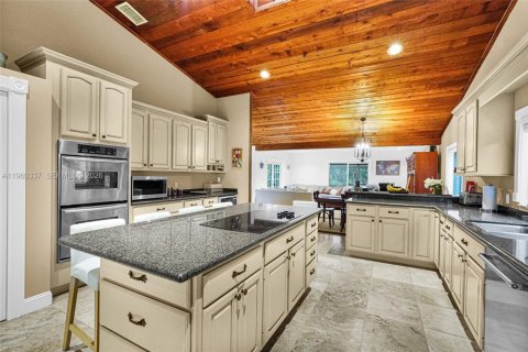 House in Southwest Ranches, Florida 4 bedrooms, 293.76 sq.m. № 2024344 - photo 23