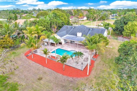 House in Southwest Ranches, Florida 4 bedrooms, 293.76 sq.m. № 2024344 - photo 7