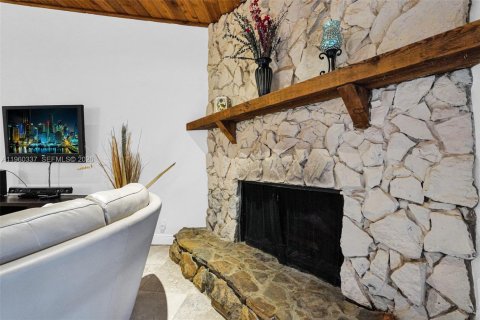 House in Southwest Ranches, Florida 4 bedrooms, 293.76 sq.m. № 2024344 - photo 13