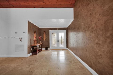 House in Southwest Ranches, Florida 4 bedrooms, 293.76 sq.m. № 2024344 - photo 11