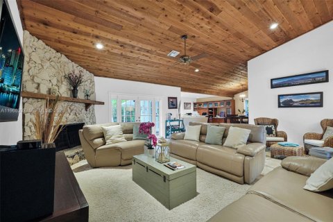 House in Southwest Ranches, Florida 4 bedrooms, 293.76 sq.m. № 2024344 - photo 24