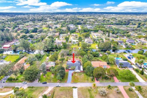 House in Southwest Ranches, Florida 4 bedrooms, 293.76 sq.m. № 2024344 - photo 5