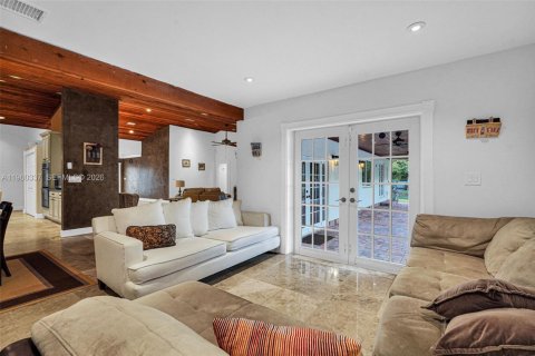 House in Southwest Ranches, Florida 4 bedrooms, 293.76 sq.m. № 2024344 - photo 15