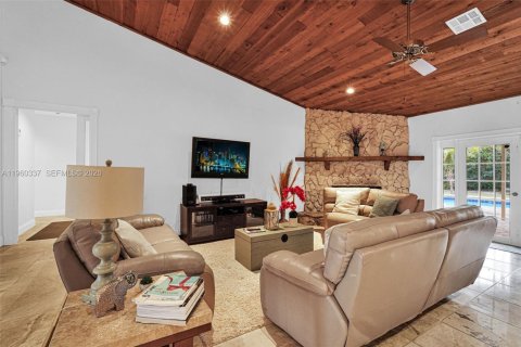 House in Southwest Ranches, Florida 4 bedrooms, 293.76 sq.m. № 2024344 - photo 19