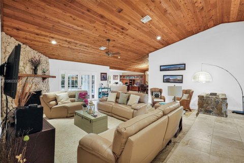 House in Southwest Ranches, Florida 4 bedrooms, 293.76 sq.m. № 2024344 - photo 25