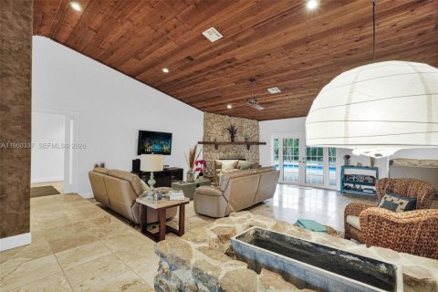 House in Southwest Ranches, Florida 4 bedrooms, 293.76 sq.m. № 2024344 - photo 14