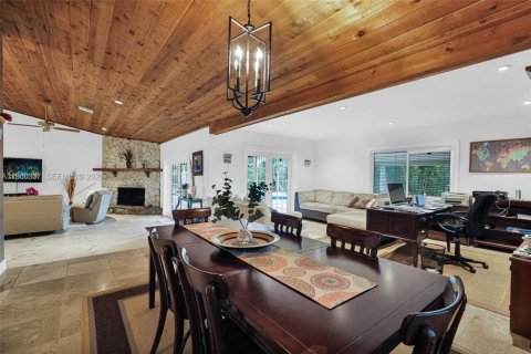 House in Southwest Ranches, Florida 4 bedrooms, 293.76 sq.m. № 2024344 - photo 21