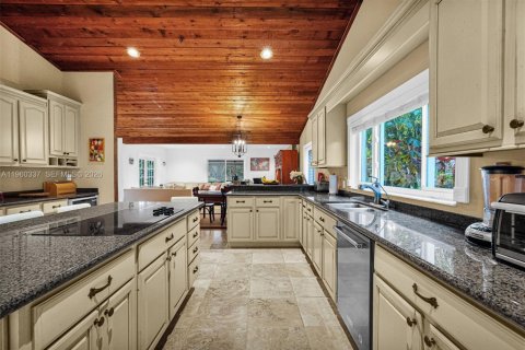 House in Southwest Ranches, Florida 4 bedrooms, 293.76 sq.m. № 2024344 - photo 26