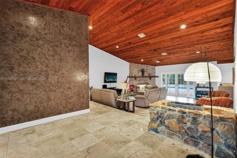 House in Southwest Ranches, Florida 4 bedrooms, 293.76 sq.m. № 2024344 - photo 12