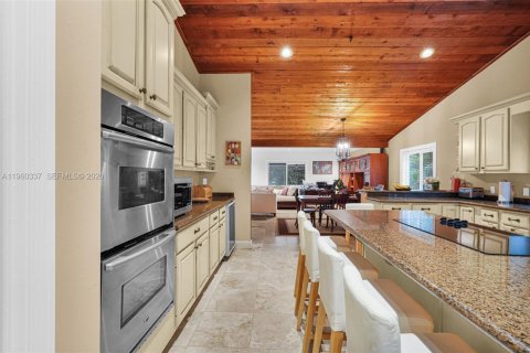 House in Southwest Ranches, Florida 4 bedrooms, 293.76 sq.m. № 2024344 - photo 16