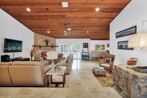 House in Southwest Ranches, Florida 4 bedrooms, 293.76 sq.m. № 2024344 - photo 28