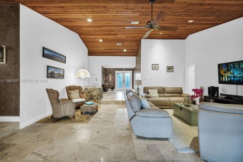 House in Southwest Ranches, Florida 4 bedrooms, 293.76 sq.m. № 2024344 - photo 22