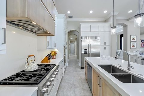 House in Windermere, Florida 4 bedrooms, 384.24 sq.m. № 2225659 - photo 24