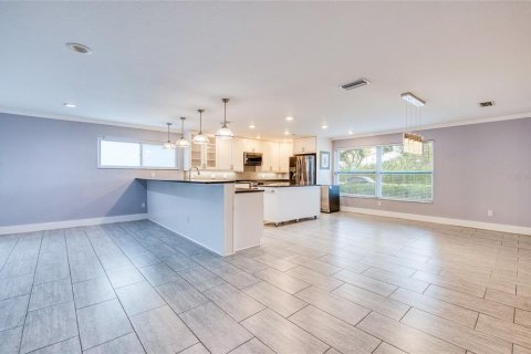 House in Saint Petersburg, Florida 3 bedrooms, 308.99 sq.m. № 2211784 - photo 10