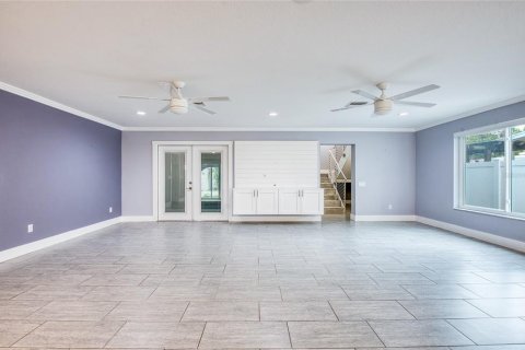 House in Saint Petersburg, Florida 3 bedrooms, 308.99 sq.m. № 2211784 - photo 7