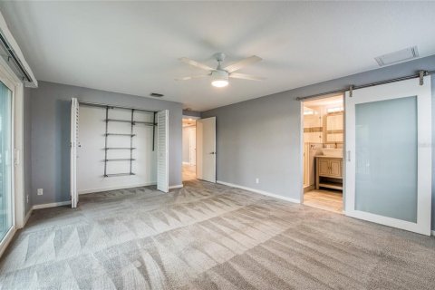 House in Saint Petersburg, Florida 3 bedrooms, 308.99 sq.m. № 2211784 - photo 30