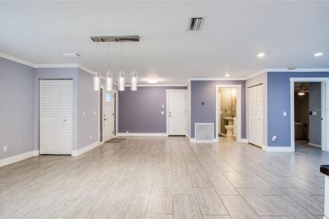 House in Saint Petersburg, Florida 3 bedrooms, 308.99 sq.m. № 2211784 - photo 18