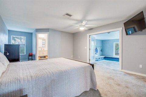 House in Saint Petersburg, Florida 3 bedrooms, 308.99 sq.m. № 2211784 - photo 23