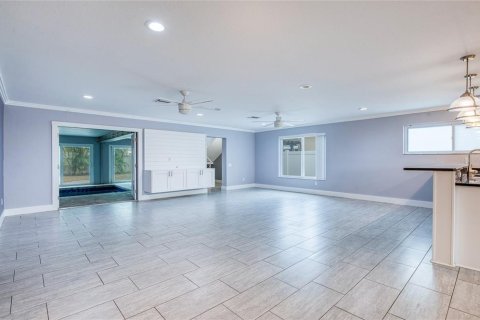 House in Saint Petersburg, Florida 3 bedrooms, 308.99 sq.m. № 2211784 - photo 6