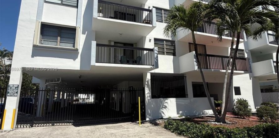 House in Miami Beach, Florida 1 bedroom, 63.73 sq.m. № 2056808