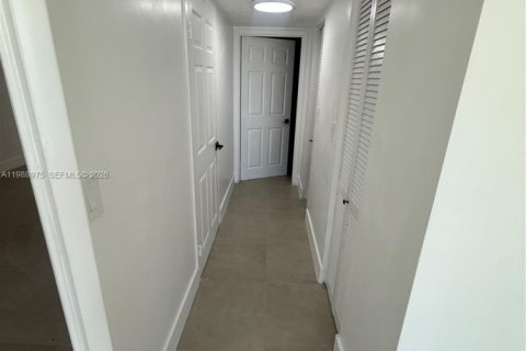 House in Miami Beach, Florida 1 bedroom, 63.73 sq.m. № 2056808 - photo 11