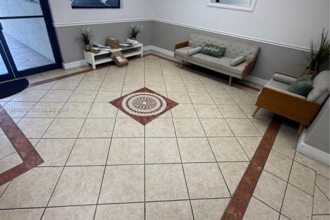 House in Miami Beach, Florida 1 bedroom, 63.73 sq.m. № 2056808 - photo 14