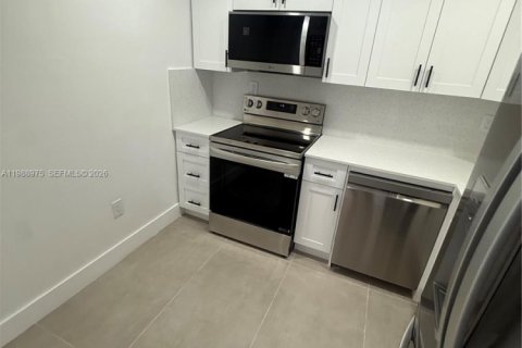 House in Miami Beach, Florida 1 bedroom, 63.73 sq.m. № 2056808 - photo 16