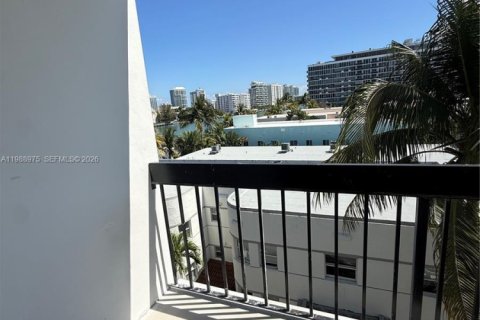 House in Miami Beach, Florida 1 bedroom, 63.73 sq.m. № 2056808 - photo 12