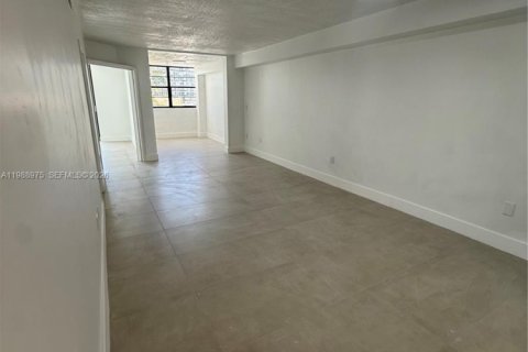 House in Miami Beach, Florida 1 bedroom, 63.73 sq.m. № 2056808 - photo 7
