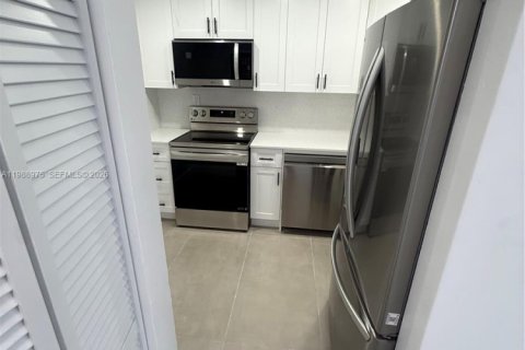 House in Miami Beach, Florida 1 bedroom, 63.73 sq.m. № 2056808 - photo 3