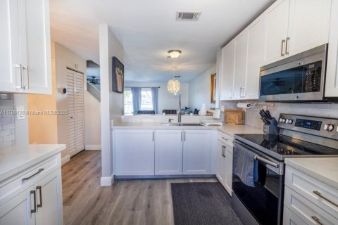 Touwnhouse à vendre à Miami, Floride: 3 chambres, 122.54 m2 № 1641701 - photo 8