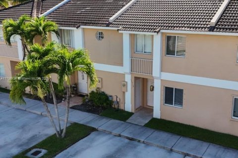 Touwnhouse à vendre à Miami, Floride: 3 chambres, 122.54 m2 № 1641701 - photo 2