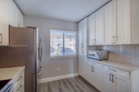 Touwnhouse à vendre à Miami, Floride: 3 chambres, 122.54 m2 № 1641701 - photo 9