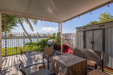 Touwnhouse à vendre à Miami, Floride: 3 chambres, 122.54 m2 № 1641701 - photo 28