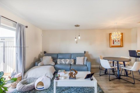 Touwnhouse à vendre à Miami, Floride: 3 chambres, 122.54 m2 № 1641701 - photo 12