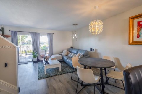 Touwnhouse à vendre à Miami, Floride: 3 chambres, 122.54 m2 № 1641701 - photo 10