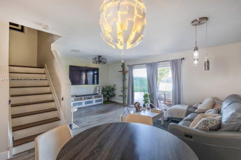Touwnhouse à vendre à Miami, Floride: 3 chambres, 122.54 m2 № 1641701 - photo 11