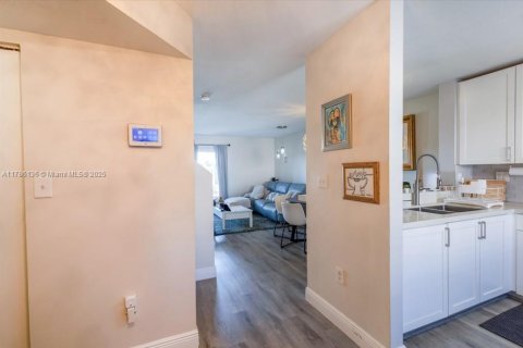 Touwnhouse à vendre à Miami, Floride: 3 chambres, 122.54 m2 № 1641701 - photo 6