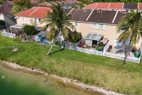Touwnhouse à vendre à Miami, Floride: 3 chambres, 122.54 m2 № 1641701 - photo 30
