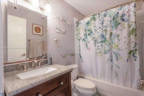 Touwnhouse à vendre à Miami, Floride: 3 chambres, 122.54 m2 № 1641701 - photo 23