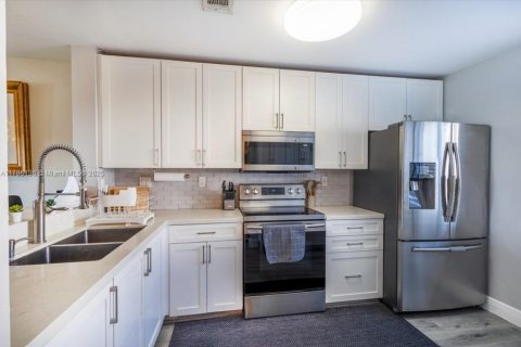 Touwnhouse à vendre à Miami, Floride: 3 chambres, 122.54 m2 № 1641701 - photo 7