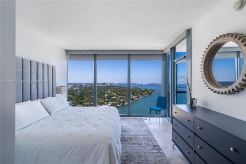 Condo in Miami, Florida, 1 bedroom  № 1945662 - photo 16