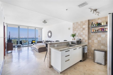 Condo in Miami, Florida, 1 bedroom  № 1945662 - photo 12