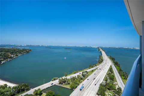 Condo in Miami, Florida, 1 bedroom  № 1945662 - photo 7