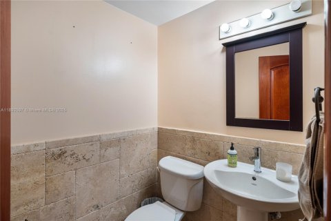 Condo in Miami, Florida, 1 bedroom  № 1945662 - photo 11