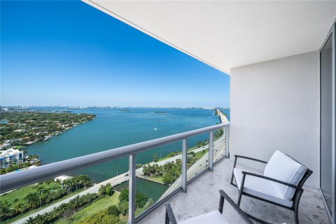 Condo in Miami, Florida, 1 bedroom  № 1945662 - photo 2